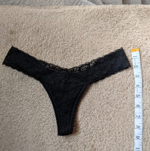 Black lace thong - Picture 2 of 4